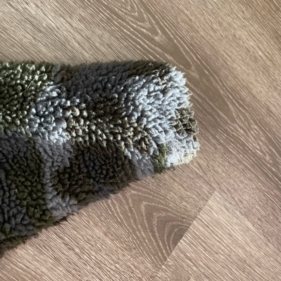 American Eagle Outfitters Green and Gray Teddy Jacket - Picture 3 of 3